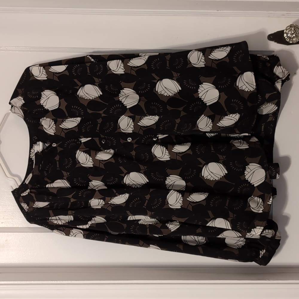 50% OFF! TO BE DONATED 12/11 // ROSE + OLIVE Lotus Print Popover Blouse